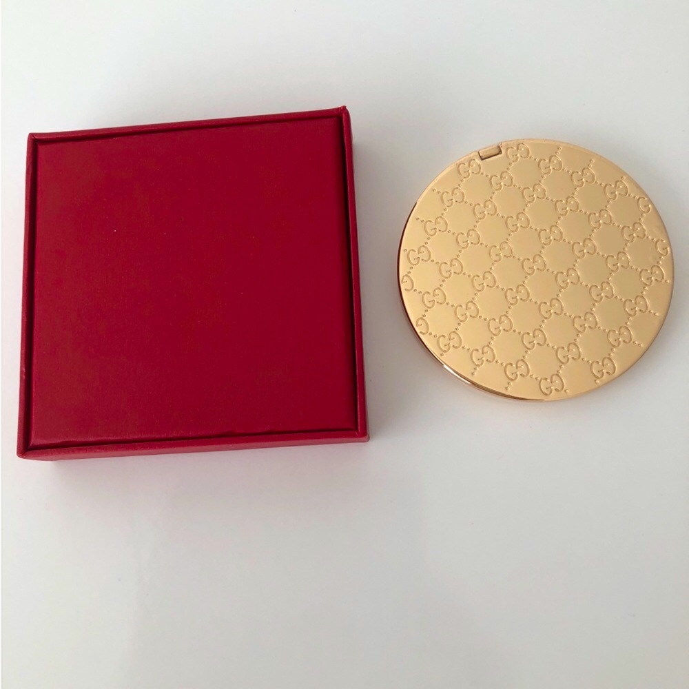 Gucci Rouge de Beauté Brillant Glow Lipstick & Gucci Gold GG Monogram Mirror NIB - Picture 13 of 16